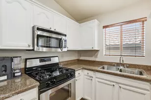 10827 S Lake Gambusi Dr, Vail, AZ 85641 - Photo 9