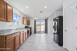 8540 W Magpie Pl, Tucson, AZ 85757 - Photo 9