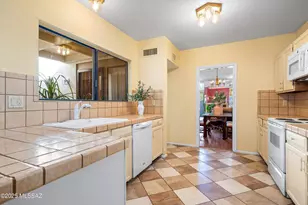 6807 E Dorado Ct, Tucson, AZ 85715 - Photo 13