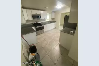 8032 E Kenyon Drive, Tucson, AZ 85710 - Photo 5