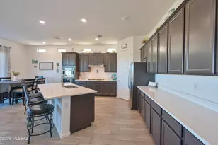 10843 N Cactus Point Dr, Tucson, AZ 85742 - Photo 11