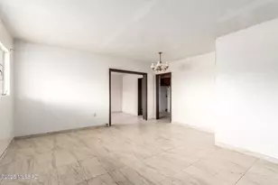 418 E Roger Rd, Tucson, AZ 85705 - Photo 3