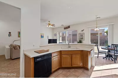 333 W Continental Vista Place, Green Valley, AZ 85614 - Photo 11