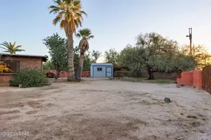 8615 N Hickory Dr, Tucson, AZ 85704 - Photo 35