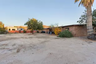 8615 N Hickory Dr, Tucson, AZ 85704 - Photo 33