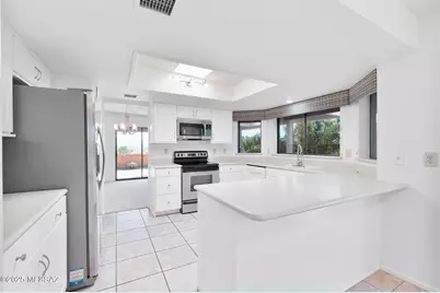 937 W Desert Hills Drive, Green Valley, AZ 85622 - Photo 13