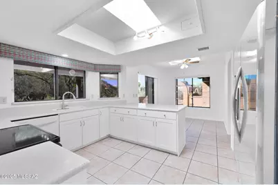 937 W Desert Hills Drive, Green Valley, AZ 85622 - Photo 13