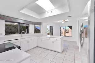 937 W Desert Hills Dr, Green Valley, AZ 85622 - Photo 13