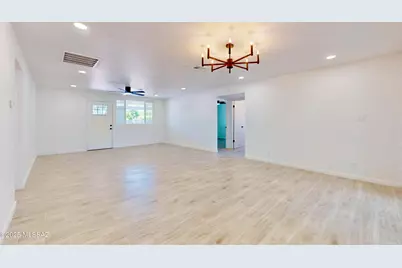 8267 E Cooper Place, Tucson, AZ 85710 - Photo 7