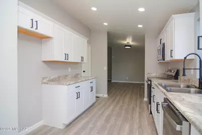 1719 W Seabrooke Drive, Tucson, AZ 85705 - Photo 9