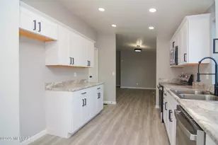 1719 W Seabrooke Dr, Tucson, AZ 85705 - Photo 9