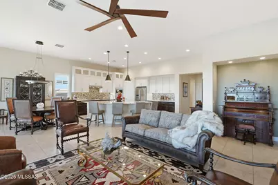 2443 E Copper Valley Way, Green Valley, AZ 85614 - Photo 9