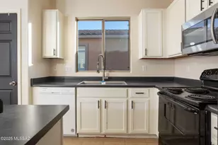 12076 W Makenna Ln, Marana, AZ 85653 - Photo 9