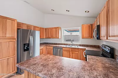 7848 N Roundstone Drive, Tucson, AZ 85741 - Photo 11