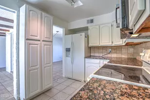 153 E Los Arcos, Green Valley, AZ 85614 - Photo 11