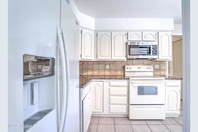 153 E Los Arcos, Green Valley, AZ 85614 - Photo 9