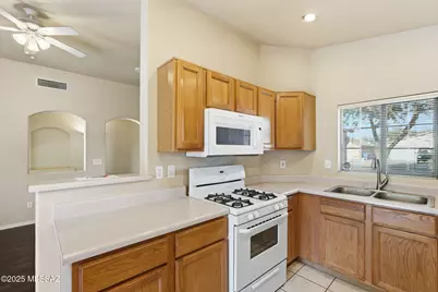 8271 S Via Del Forjador, Tucson, AZ 85747 - Photo 9