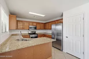 341 W Amber Hawk Ct, Green Valley, AZ 85614 - Photo 21