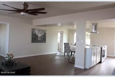 7042 E Calle Ileo, Tucson, AZ 85710 - Photo 9