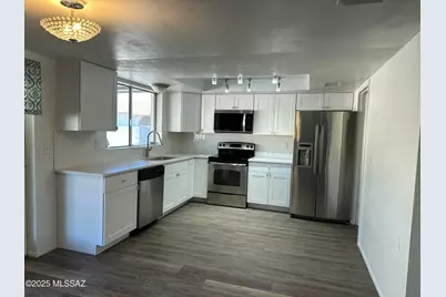 8001 N Firethorn Avenue, Tucson, AZ 85741 - Photo 5