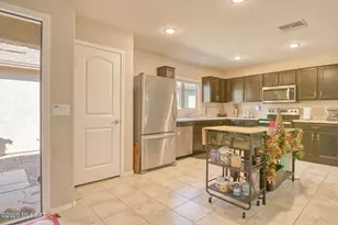 105 E Mnr Vw Rd, Tucson, AZ 85756 - Photo 9