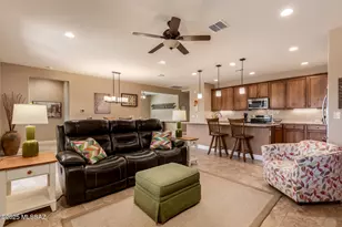 838 N Broken Hills Dr, Green Valley, AZ 85614 - Photo 25