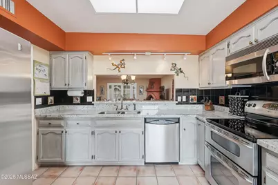 950 W Calle Del Regalo, Green Valley, AZ 85614 - Photo 11