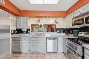 950 W Calle Del Regalo, Green Valley, AZ 85614 - Photo 11