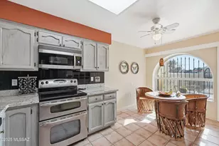 950 W Calle Del Regalo, Green Valley, AZ 85614 - Photo 9