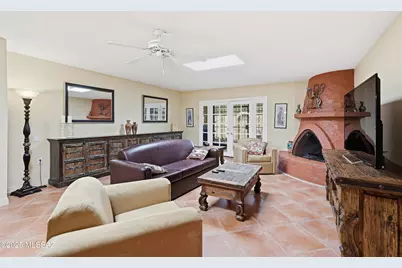 950 W Calle Del Regalo, Green Valley, AZ 85614 - Photo 5