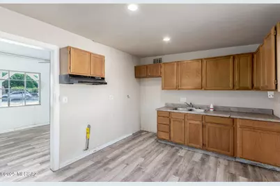 5743 E 24th Street, Tucson, AZ 85711 - Photo 9