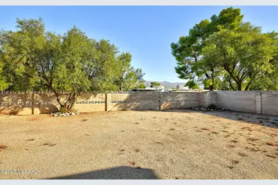 9031 E Sierra Street, Tucson, AZ 85710 - Photo 29