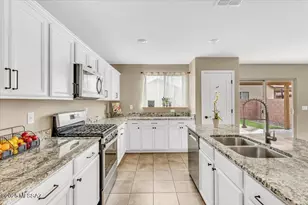 9596 S Miller Flats Dr, Tucson, AZ 85747 - Photo 13