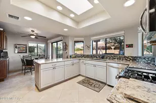 3831 S Via De La Urraca, Green Valley, AZ 85622 - Photo 11