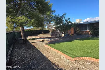 8832 E Shiloh Place, Tucson, AZ 85710 - Photo 17