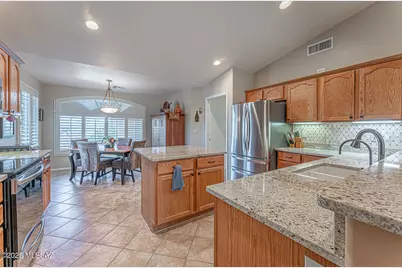 976 N Night Heron Drive, Green Valley, AZ 85614 - Photo 5