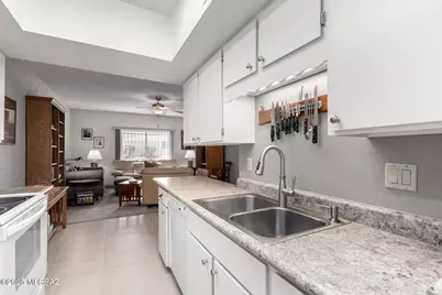 1306 W Camino Lucientes, Green Valley, AZ 85622 - Photo 15