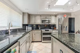 7330 N Michelle Pl, Tucson, AZ 85704 - Photo 11