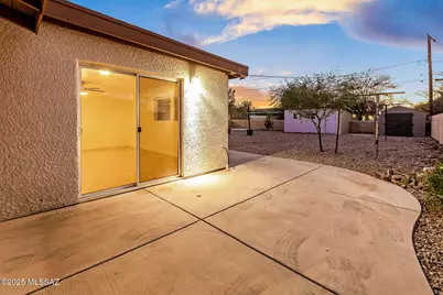 933 N Columbus Boulevard, Tucson, AZ 85711 - Photo 21