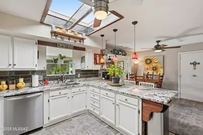 42 E La Grosella, Green Valley, AZ 85614 - Photo 11