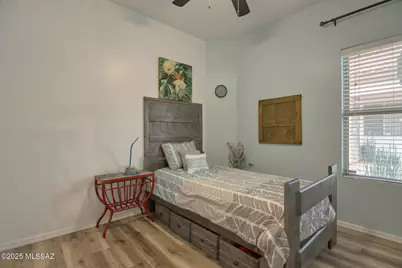 7956 N Panamint Drive, Tucson, AZ 85743 - Photo 17