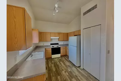 9011 E Weyburn Drive, Tucson, AZ 85730 - Photo 13