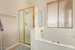 11962 N Crescendo Dr, Tucson, AZ 85737 - Photo 17