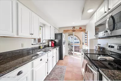 841 W La Calandria, Green Valley, AZ 85622 - Photo 11