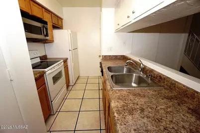 6785 Calle La Paz #B, Tucson, AZ 85715 - Photo 3