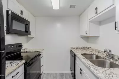 1620 N Wilmot Road #UNIT E147, Tucson, AZ 85712 - Photo 11