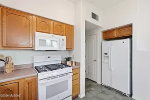 6449 N Shadow Bluff Dr, Tucson, AZ 85704 - Photo 11