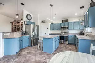 668 W Greenview Pl, Green Valley, AZ 85614 - Photo 3