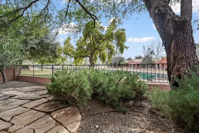 3167 N Willow Creek Drive, Tucson, AZ 85712 - Photo 11
