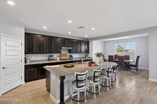 8800 W Lady Banks Dr, Marana, AZ 85653 - Photo 9